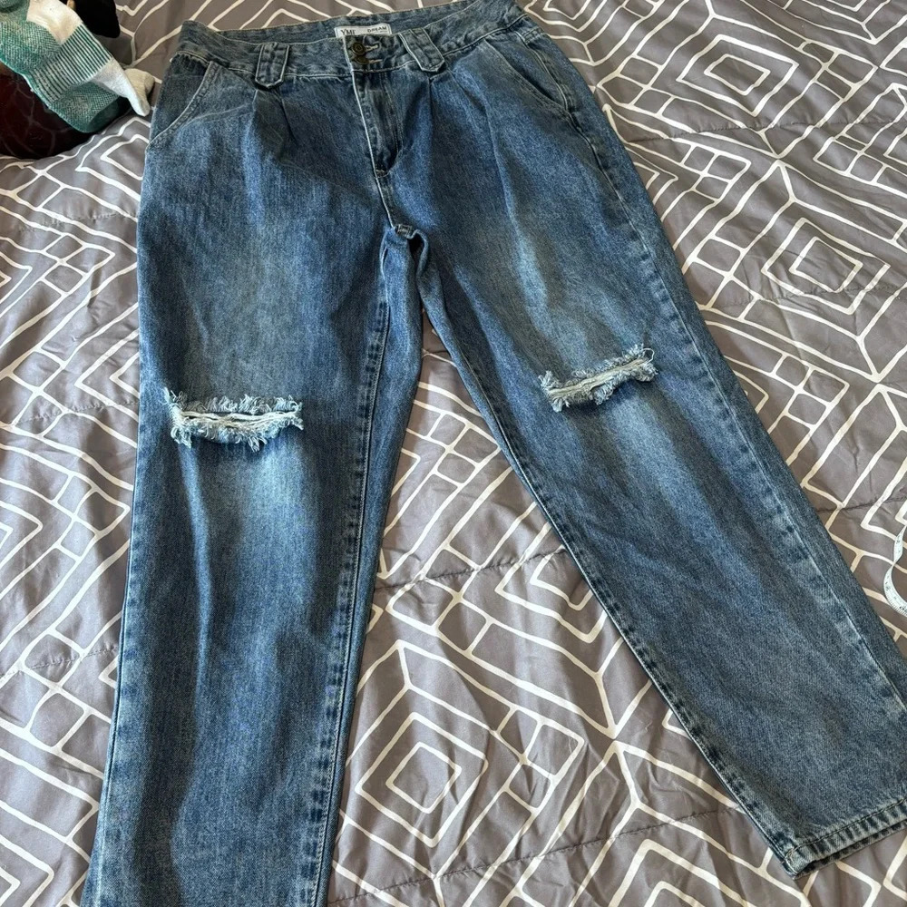 YMI mom jeans distressed size 11/30. So cute. No fkaws